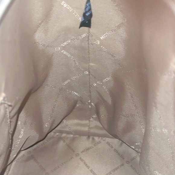 Michael Kors Jet Set Travel Medium Top Zip Multifunction Tote - Picture 9 of 15